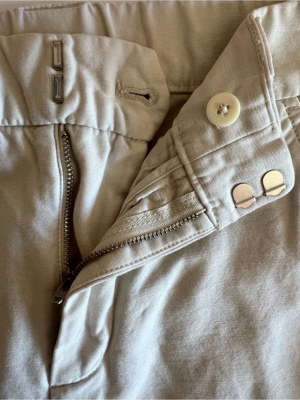 TNA Wide-Leg Cargo Pants in Light Beige